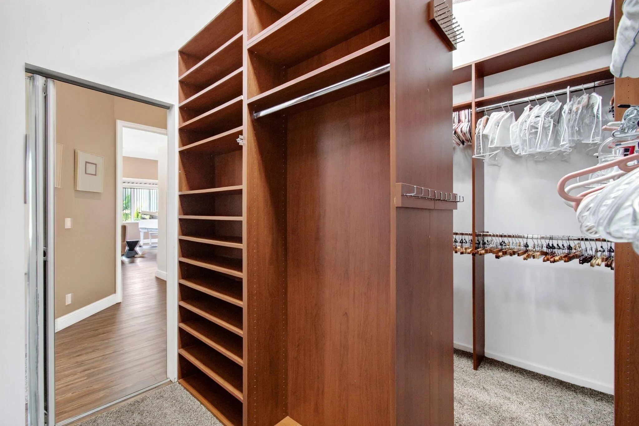 Custom Walk In Closets