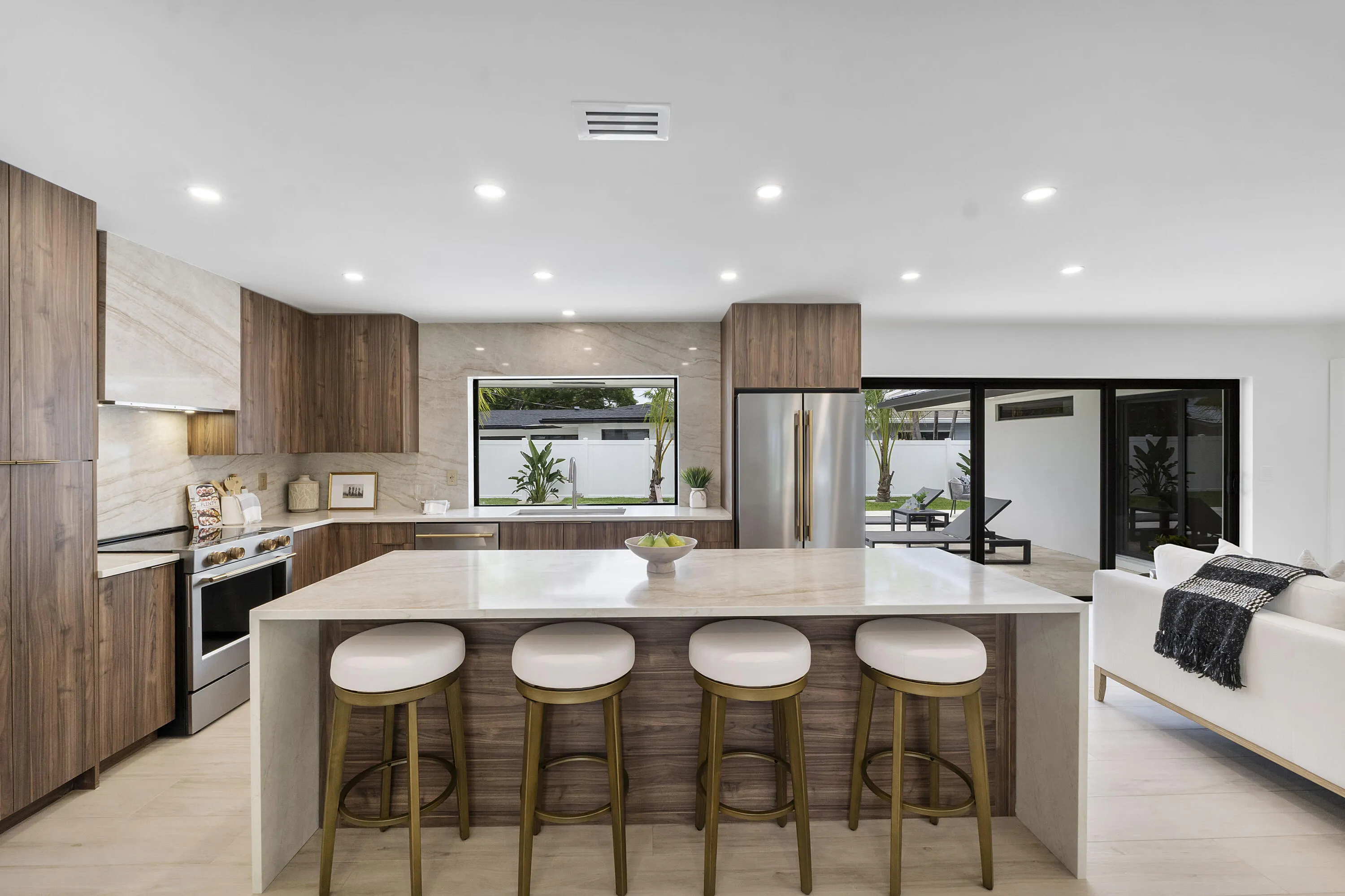 6011 NE 19th Ave_035