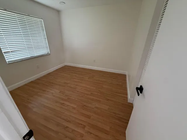 1st Bedroom Contd