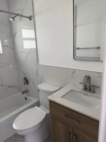 Door View/2nd Bathroom