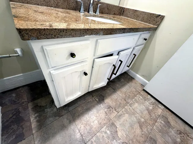 09 - Bathroom Vanity