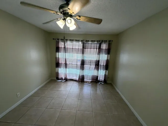 08 - Bedroom