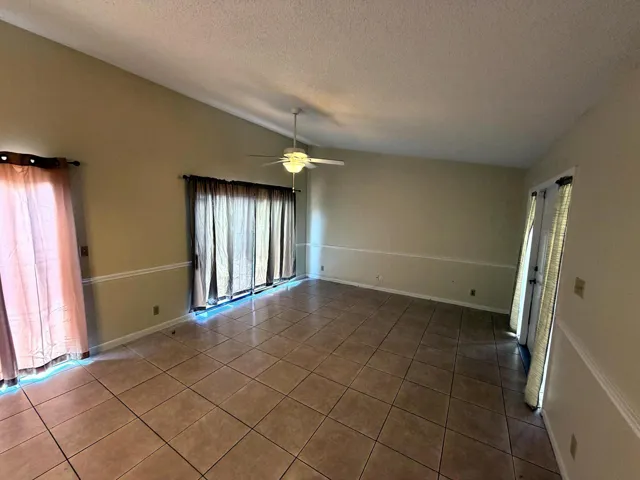 02 - Living Room 2