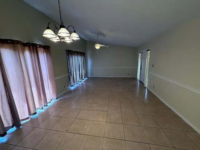 04 - Living Room Wide