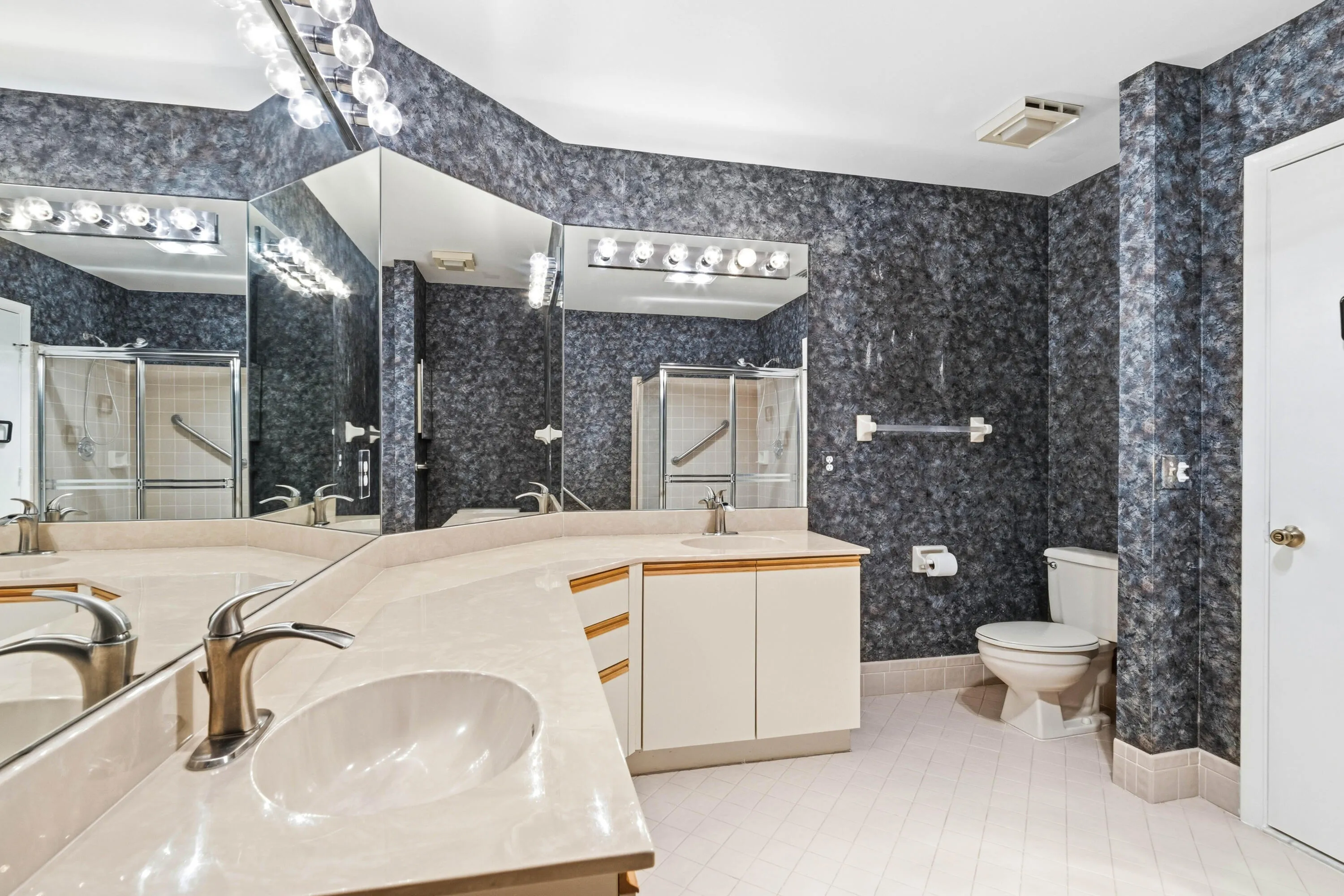5226 Europa Dr unit _025