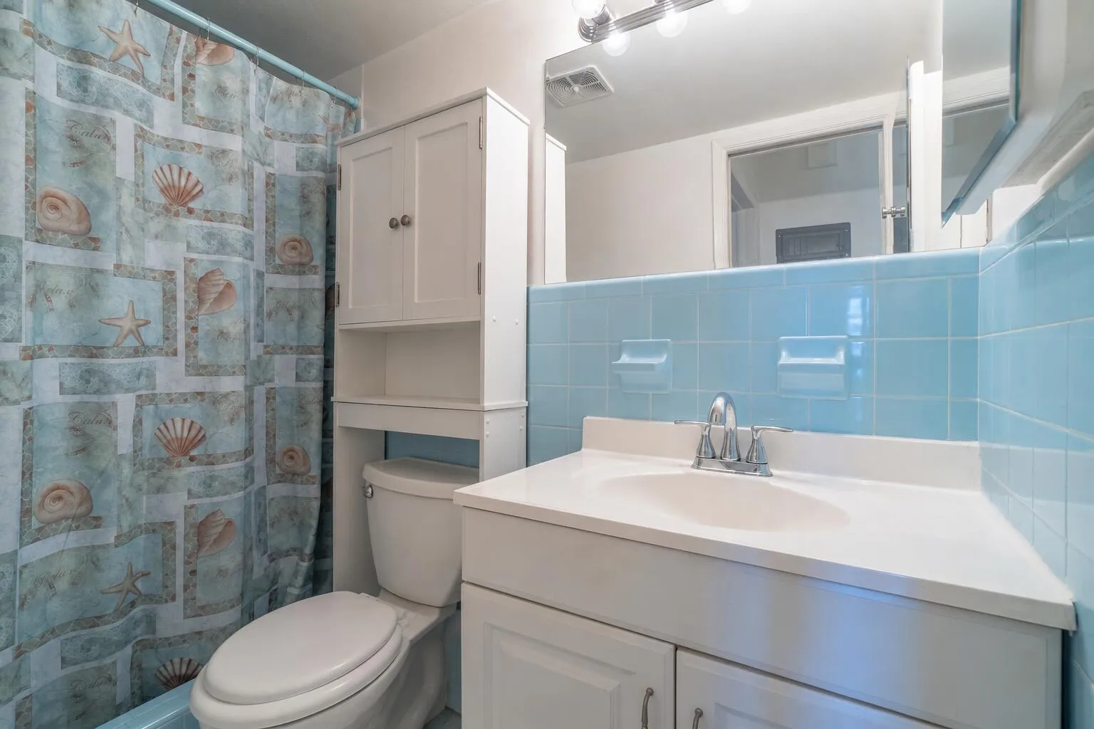 guest bath.. virutally staged