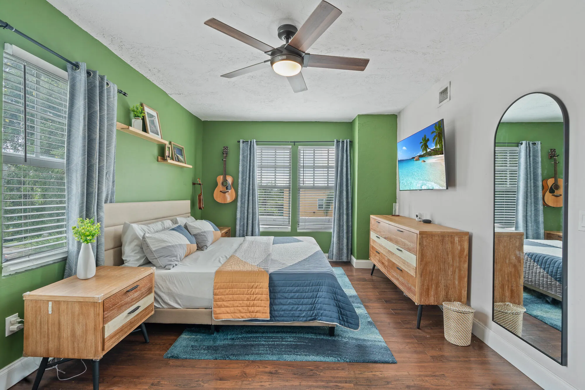 Upstairs main bedroom