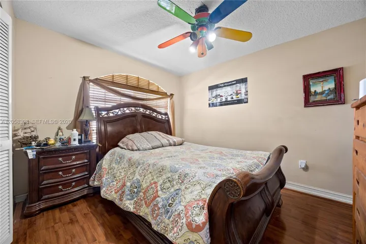 Second bedroom.