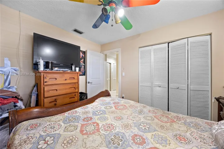 Second bedroom.