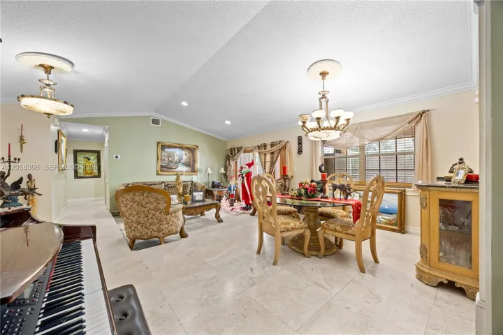Living/Dining area.