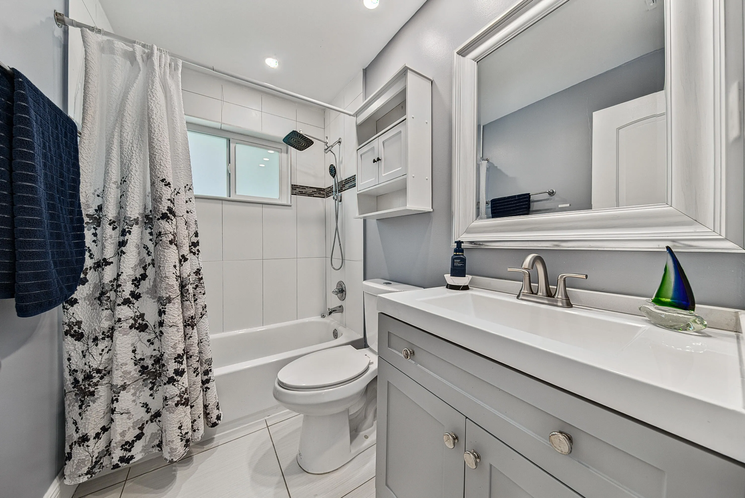 Full hall bathroom