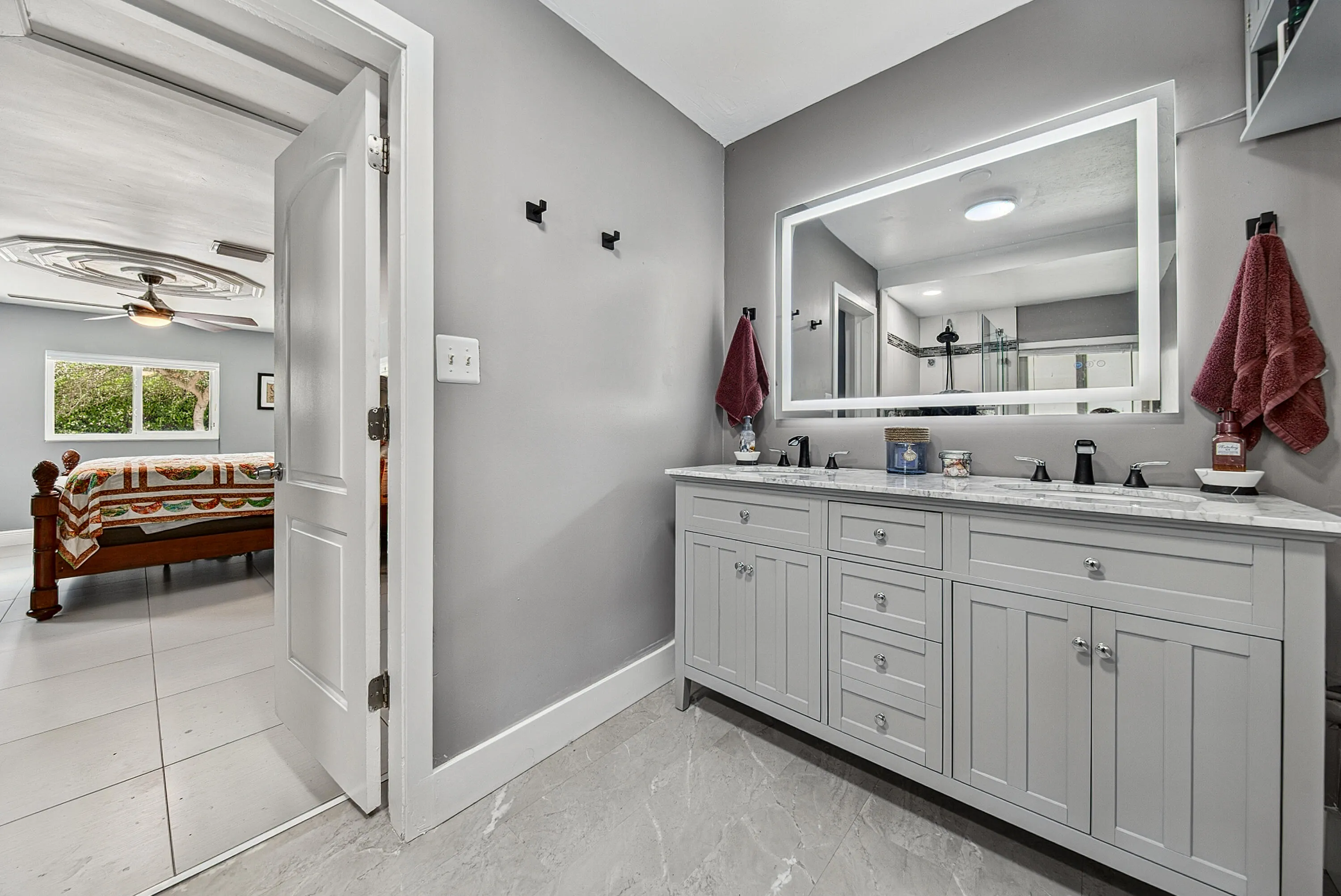 Primary bedroom Bath En Suite
