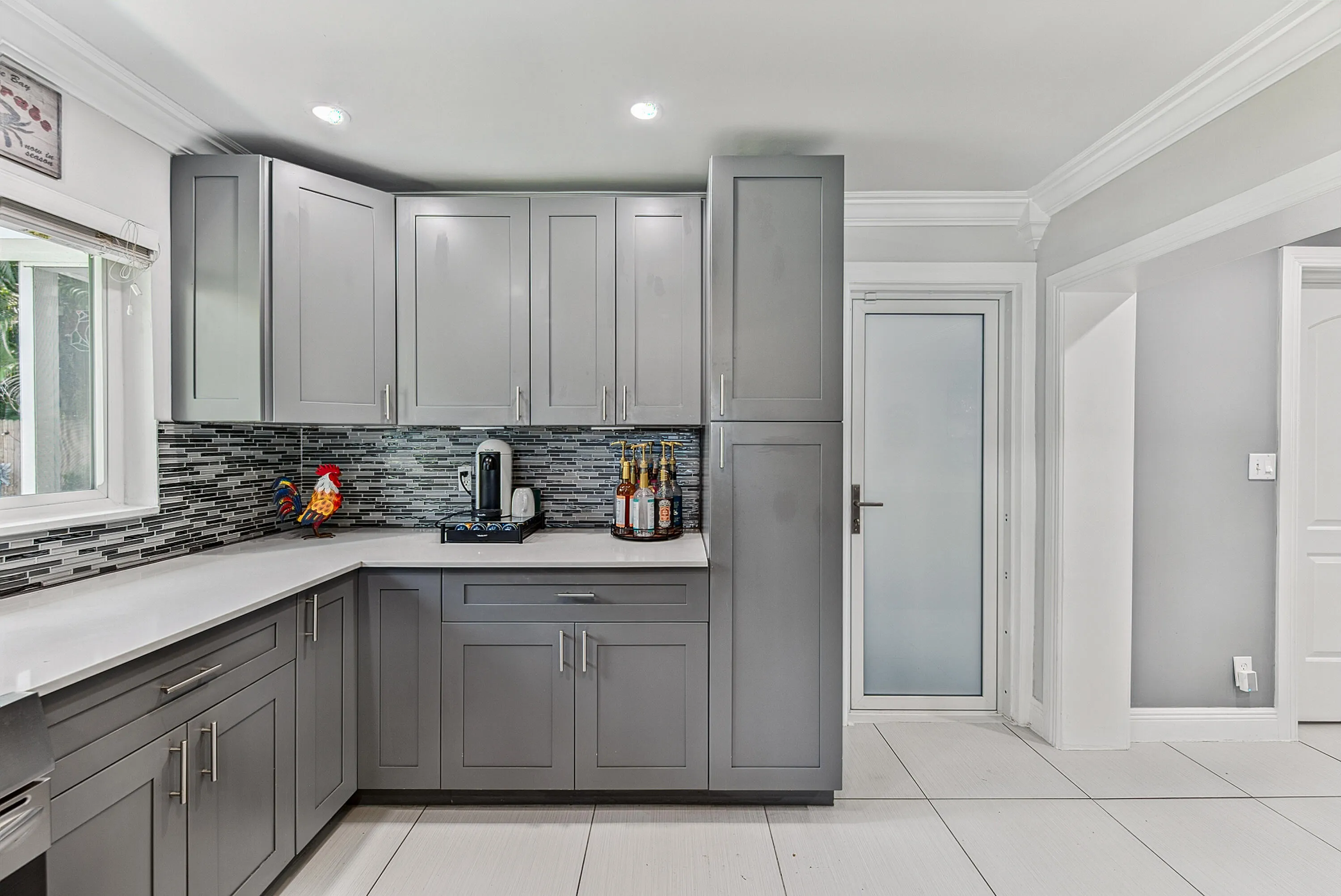 Kitchen Spacious cabinets and quartz counter