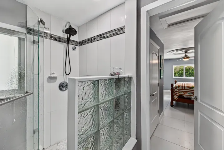 Primary bedroom Bath En Suite