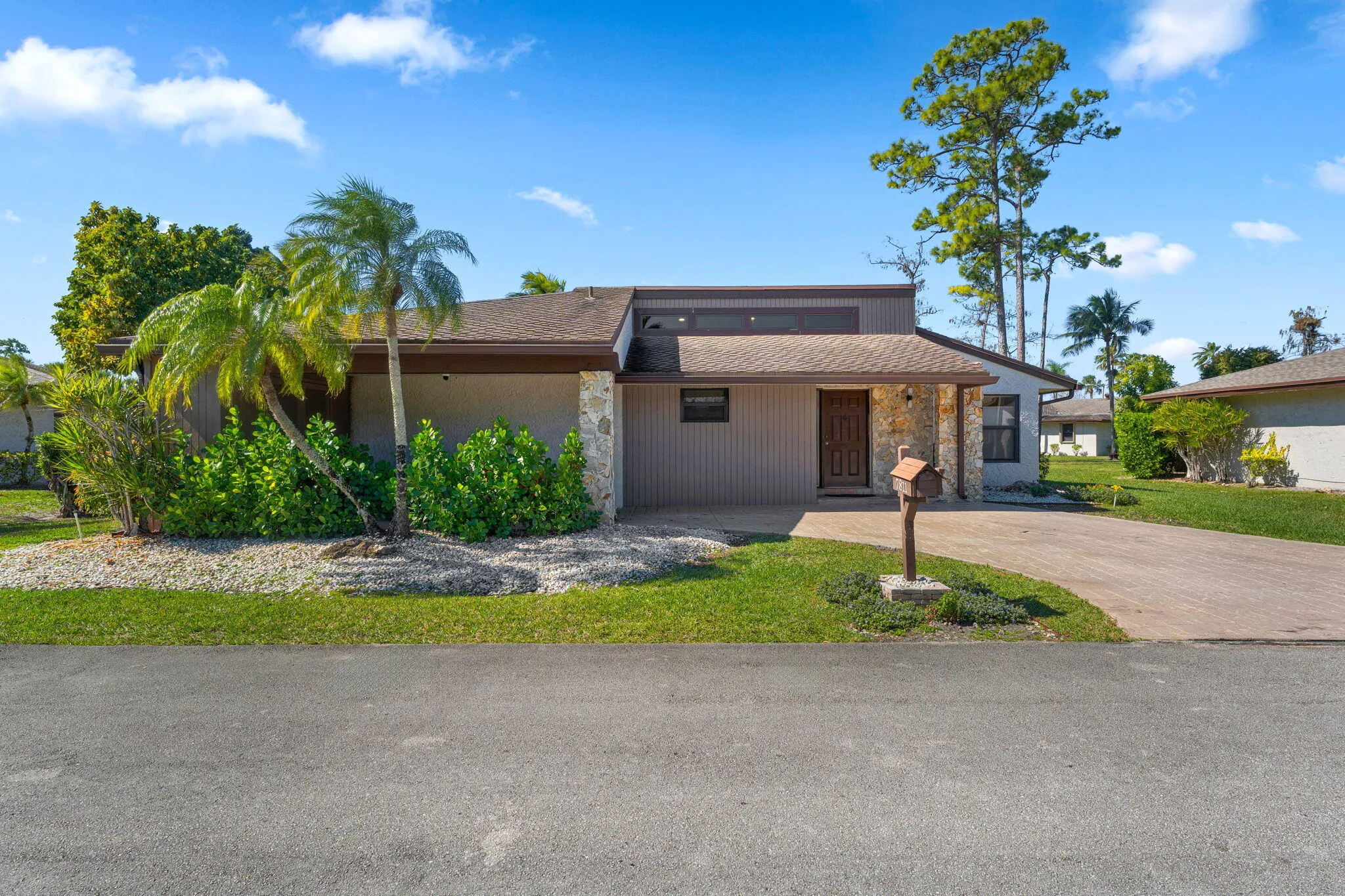22-web-or-mls-7811 Beechfern Cir-22