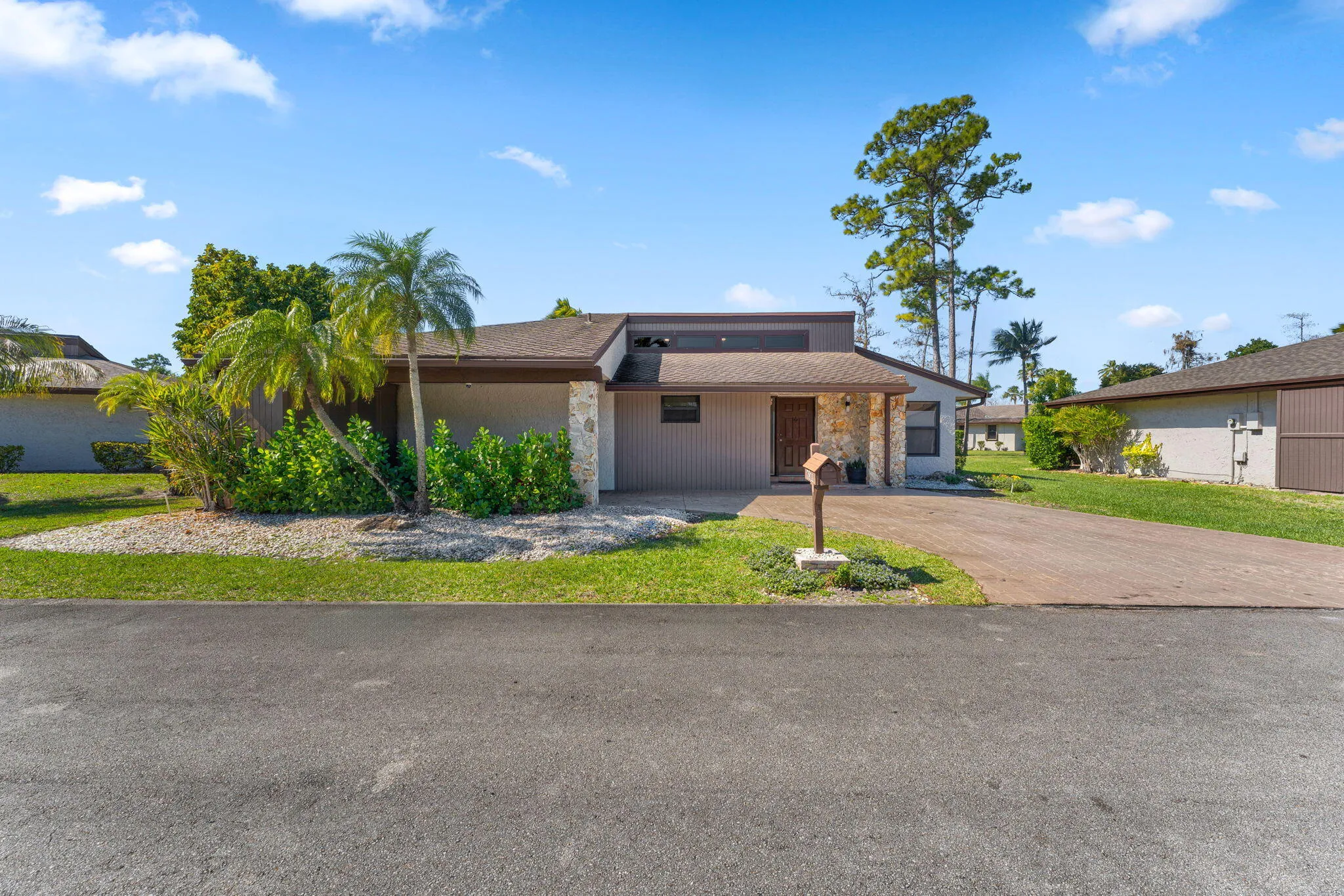 25-web-or-mls-7811 Beechfern Cir-25