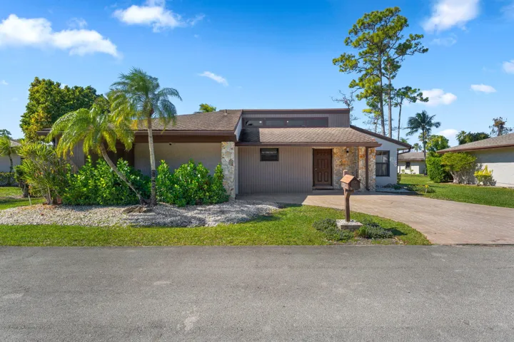 22-web-or-mls-7811 Beechfern Cir-22