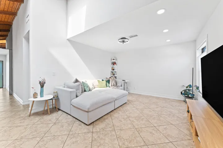 13-web-or-mls-7811 Beechfern Cir-13