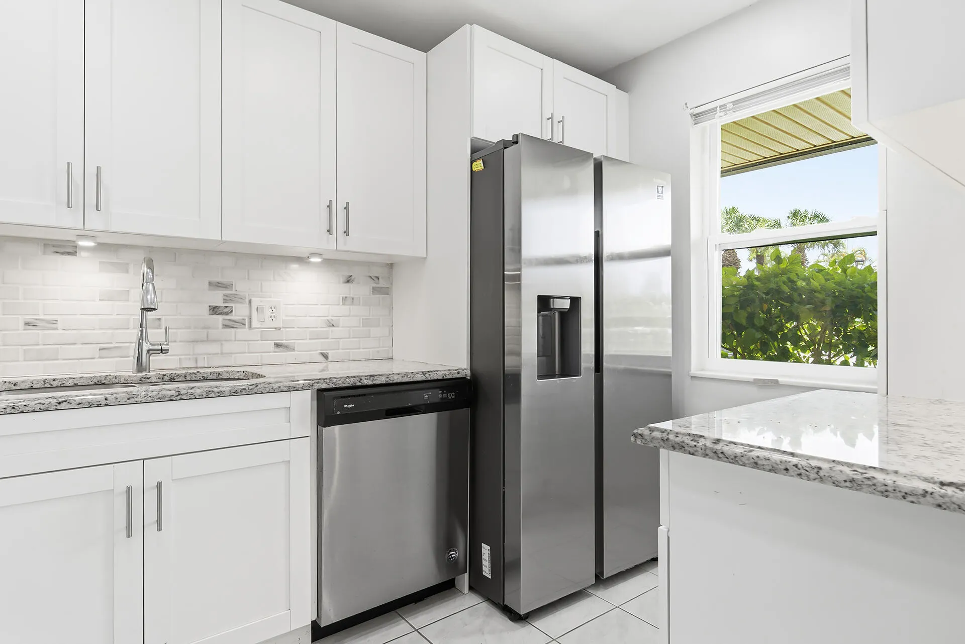 BEAUTIFUL BACKSPLASH