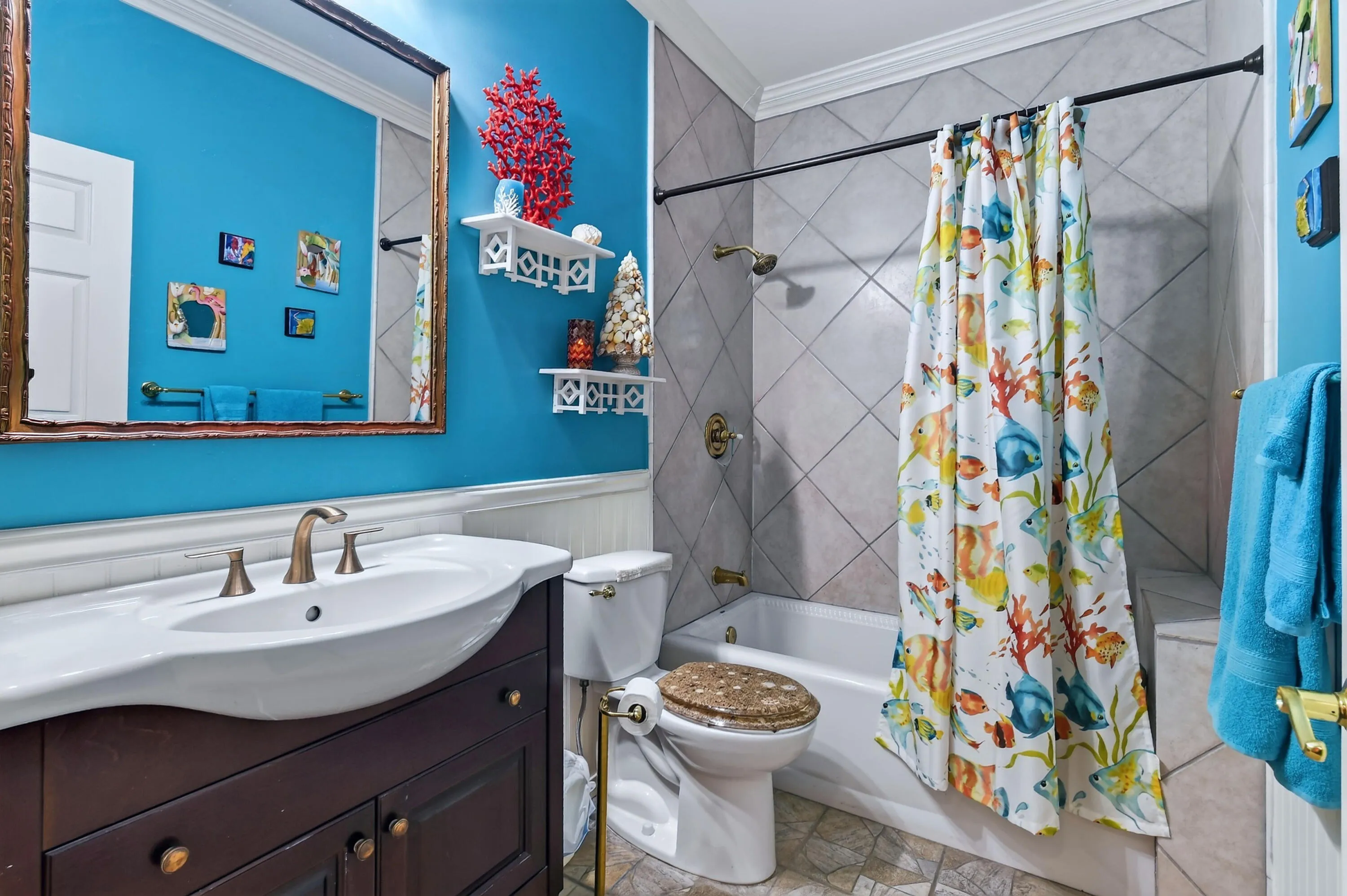 Full Bathroom 2