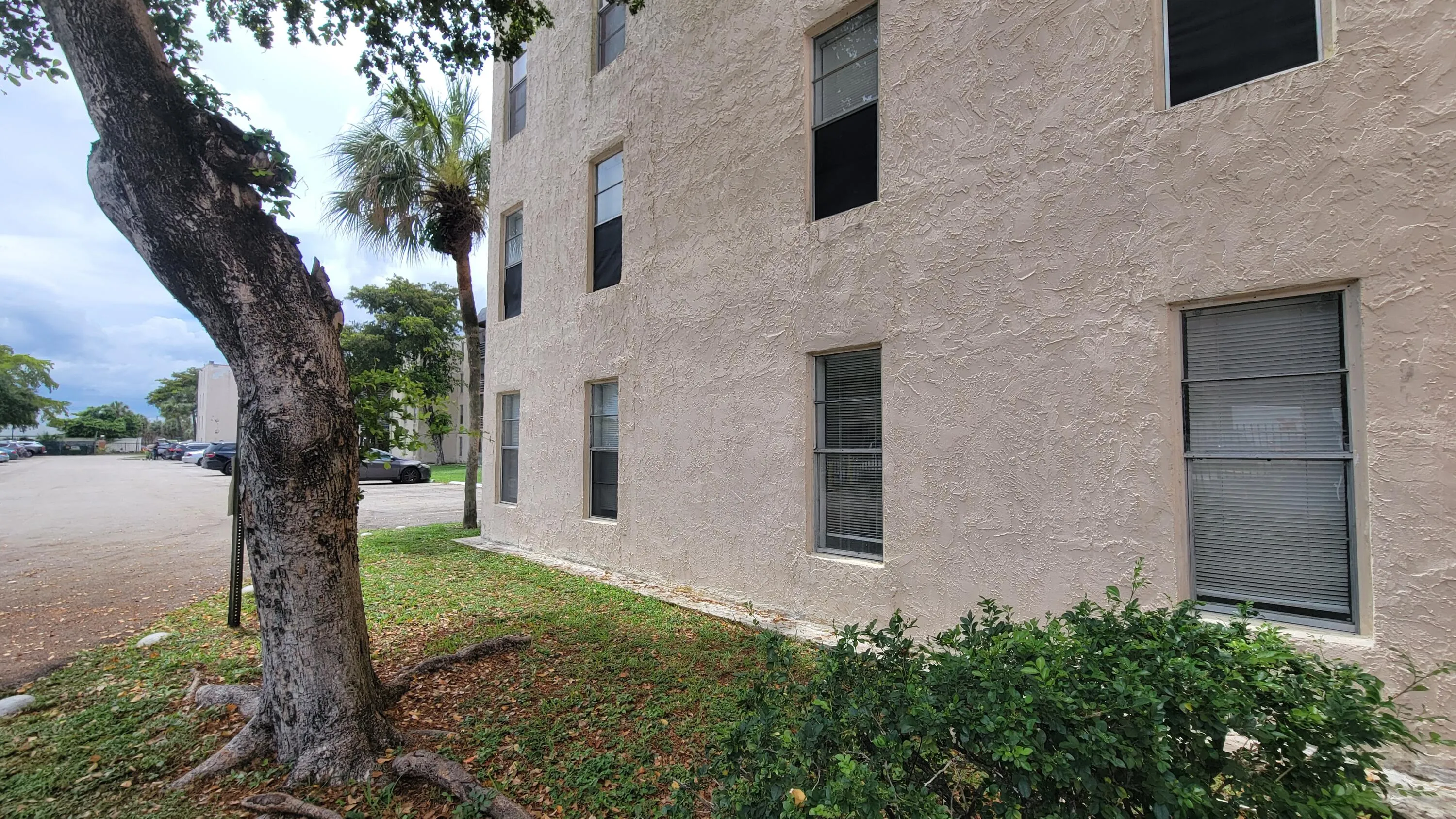 Corner Unit