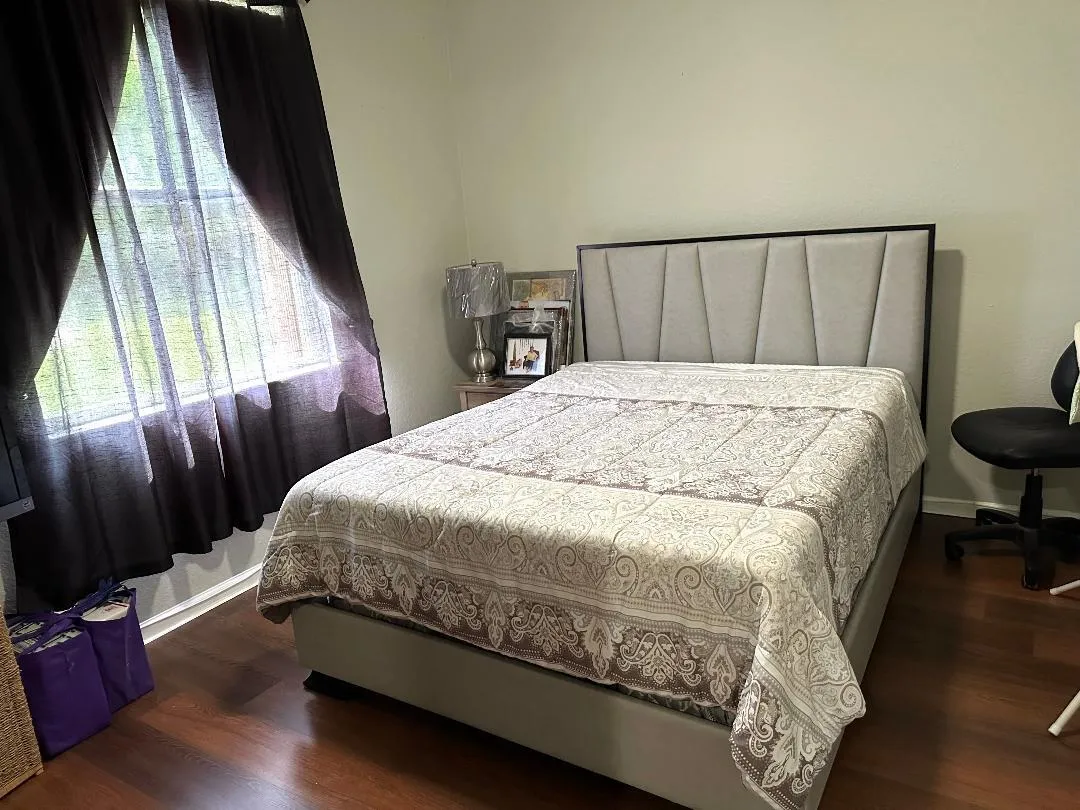 2nd bedroom