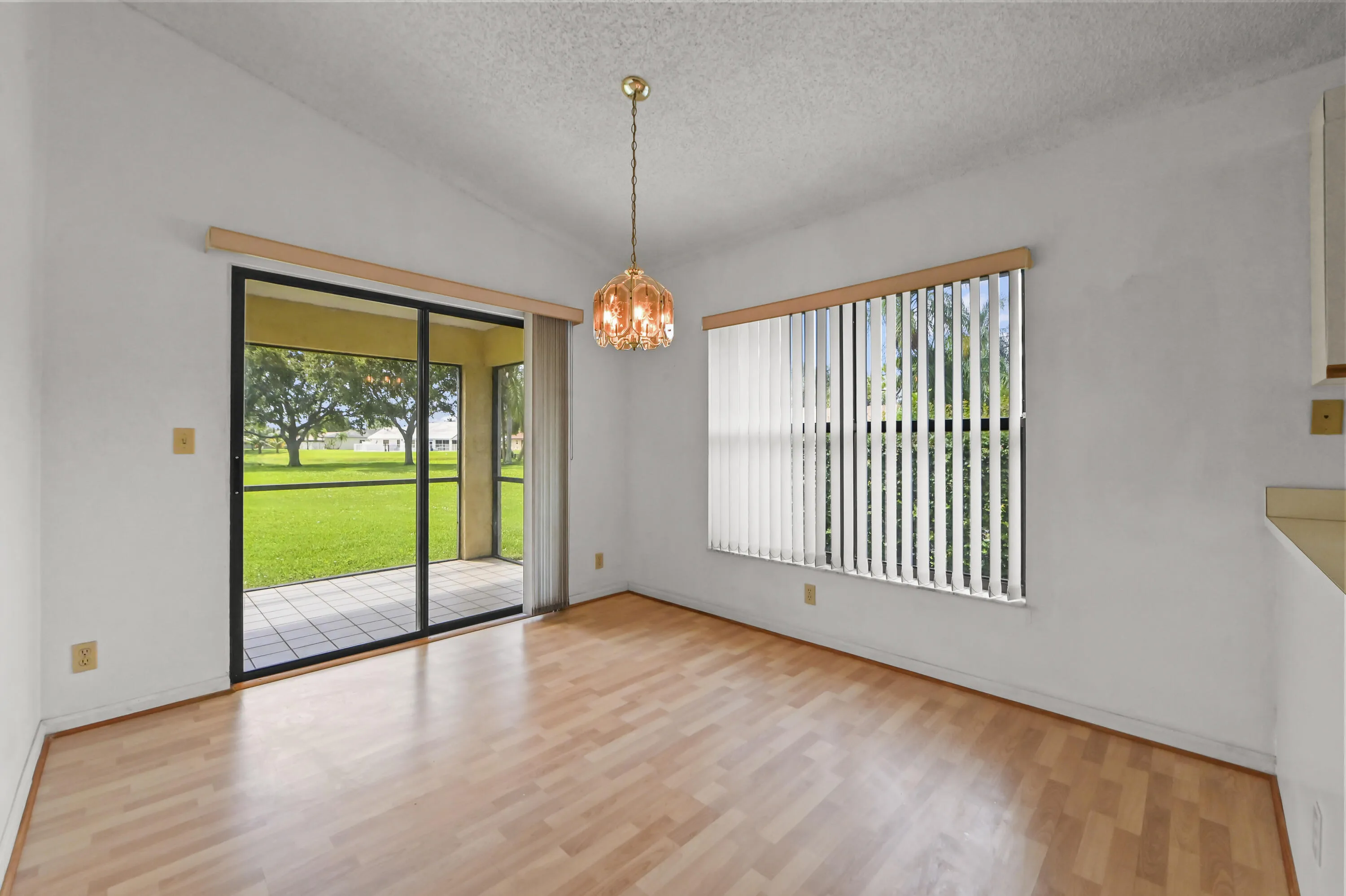 07 Dining room 02