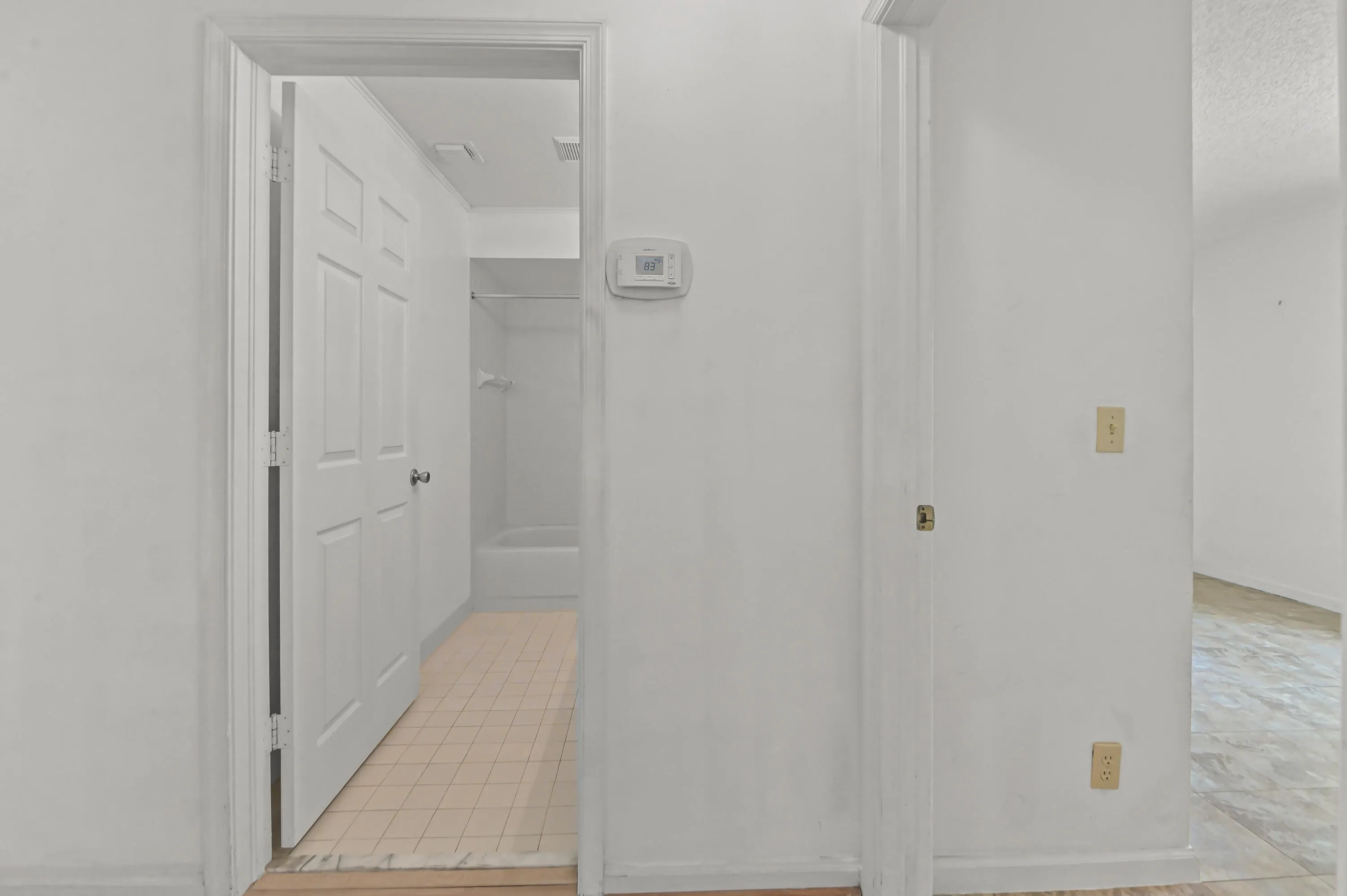 14 Bathroom 01