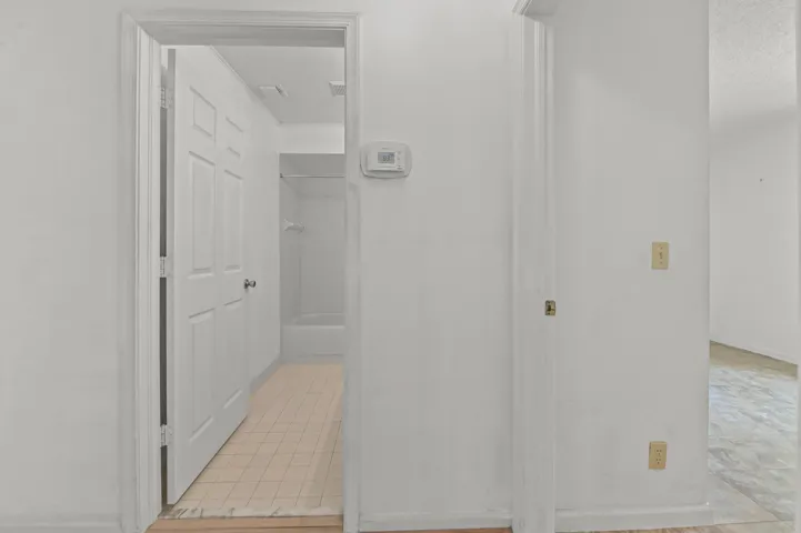 14 Bathroom 01