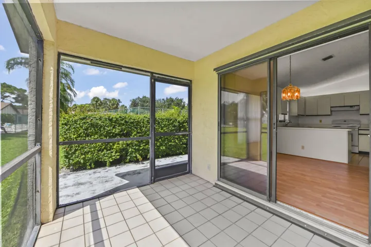 22 Patio 02