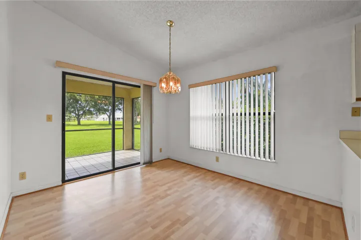 07 Dining room 02