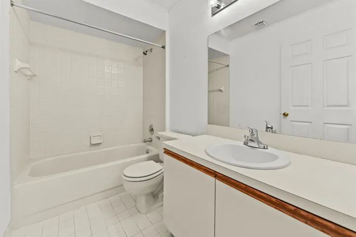 17 Bathroom 01