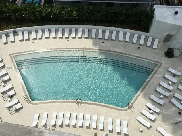 9th floor main pool