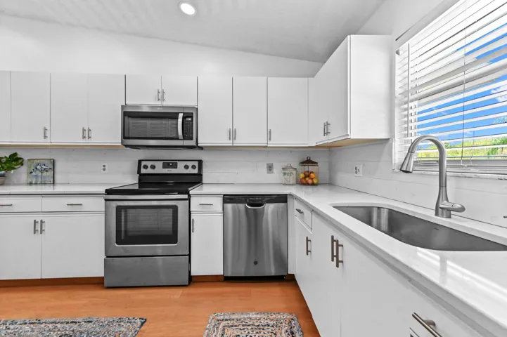 10 Kitchen 03
