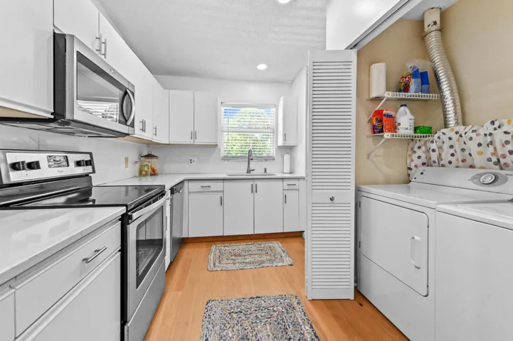 09 Kitchen 02