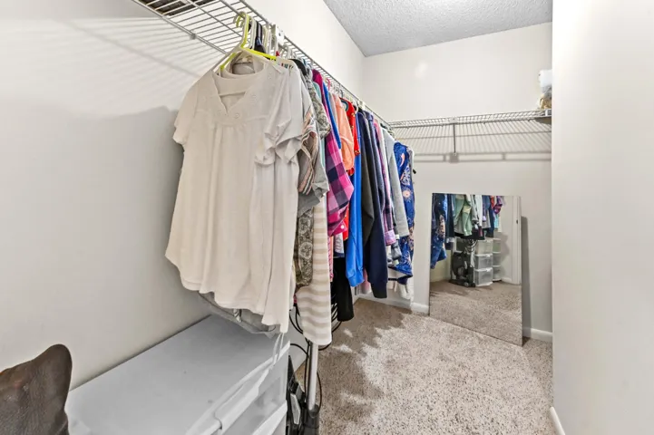 26 Closet 01