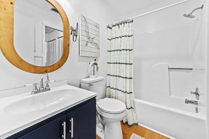 16 Bathroom 01