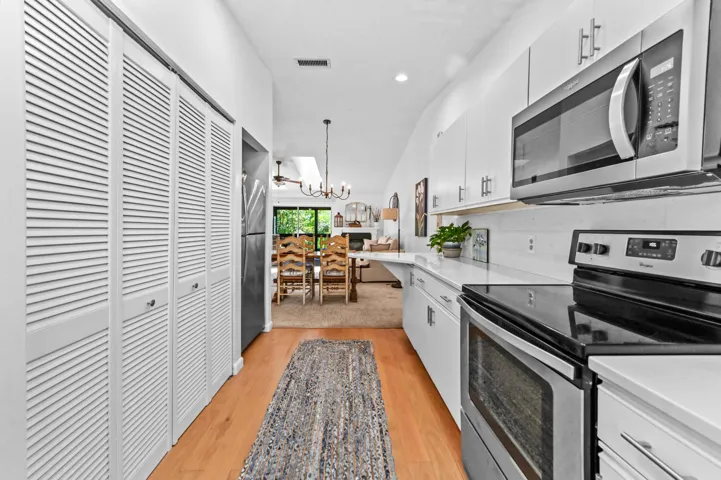 11 Kitchen 04