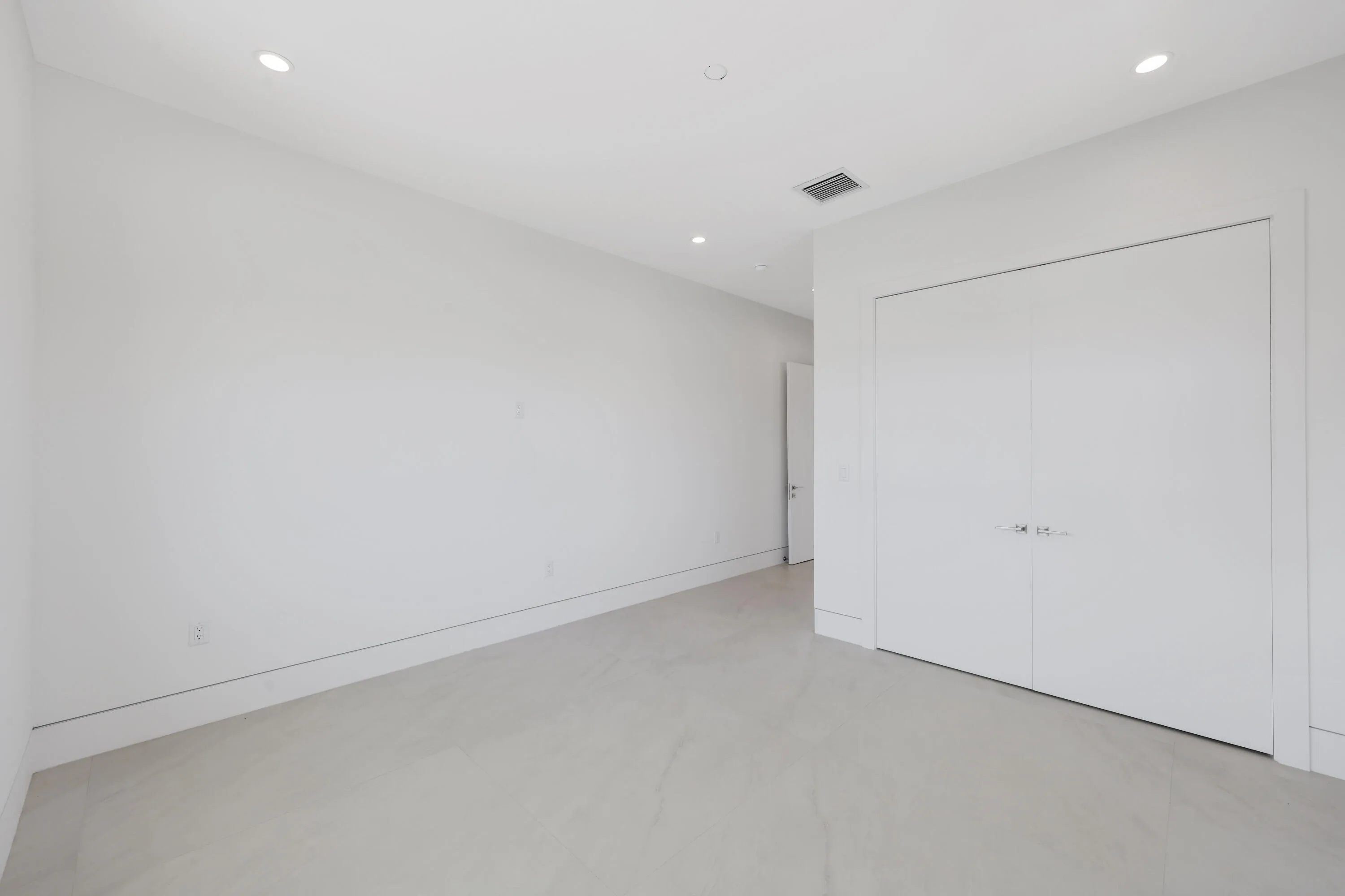 2612 Northeast 4th St - 49.jpg-FULL