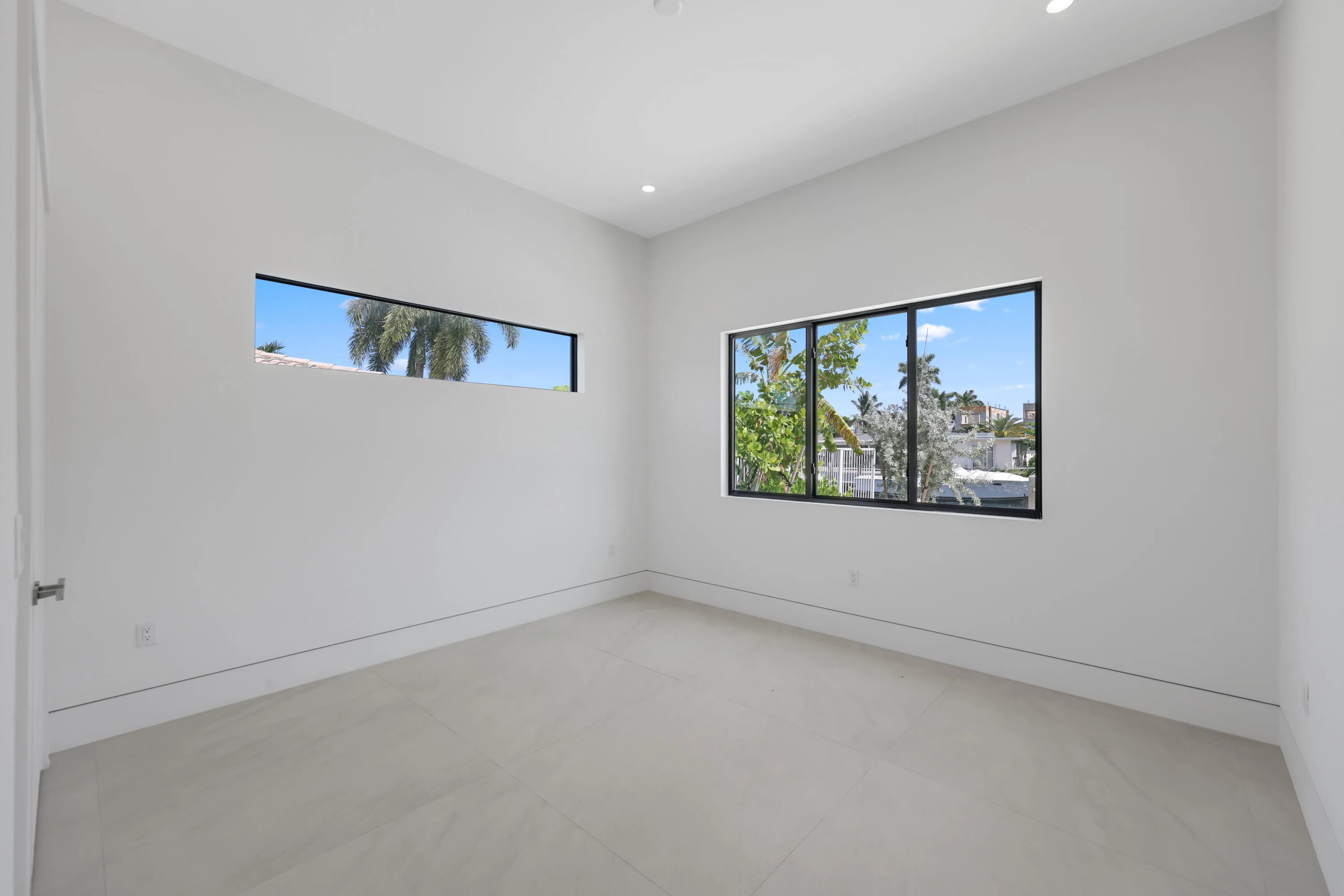 2612 Northeast 4th St - 82.jpg-FULL