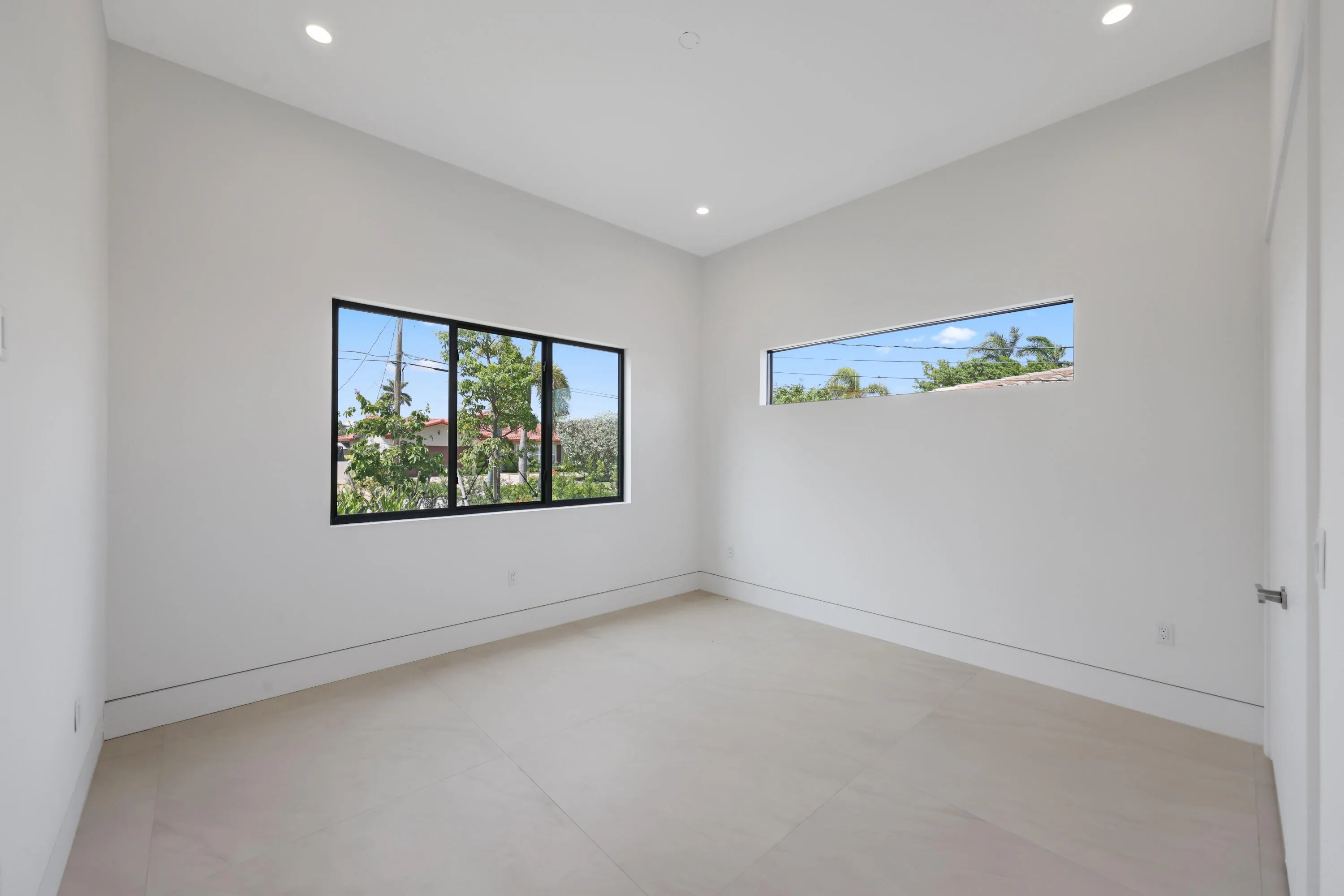 2612 Northeast 4th St - 75.jpg-FULL