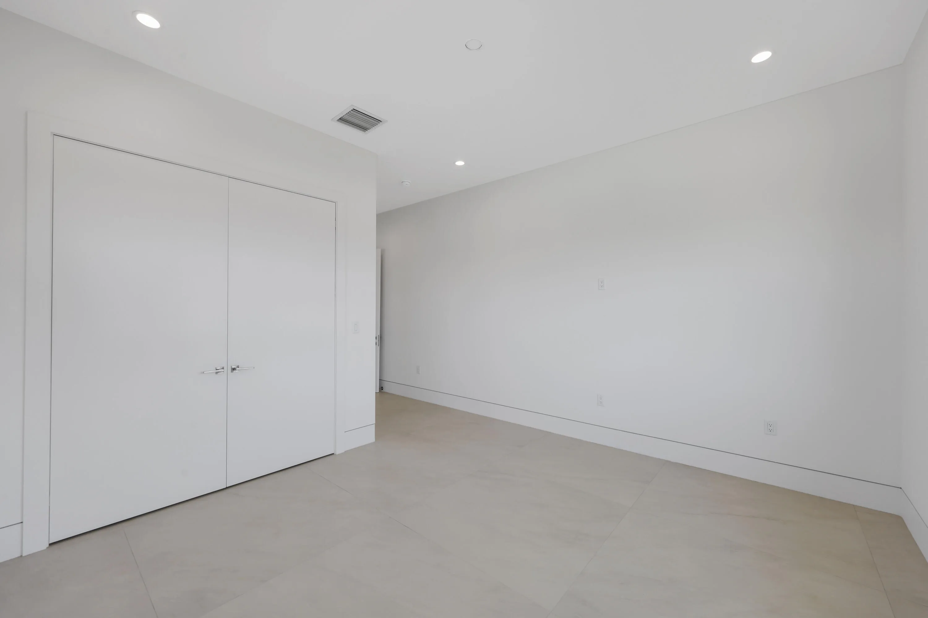 2612 Northeast 4th St - 54.jpg-FULL