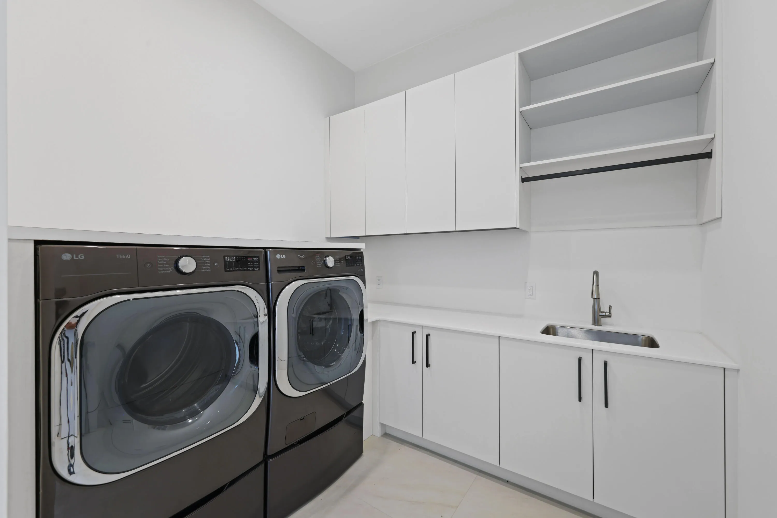 2612 Northeast 4th St - 33.jpg-FULL