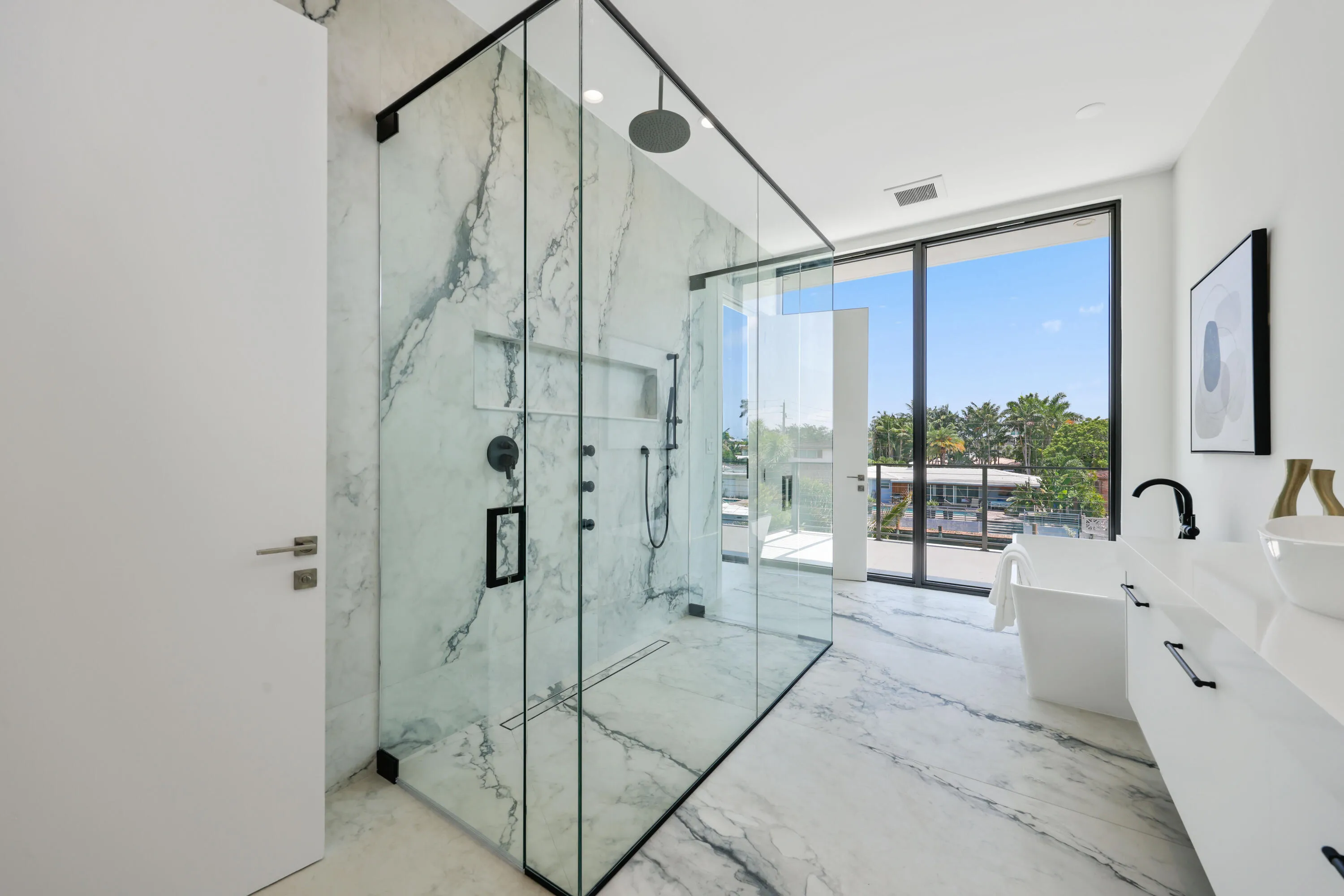 2612 Northeast 4th St - 58.jpg-FULL
