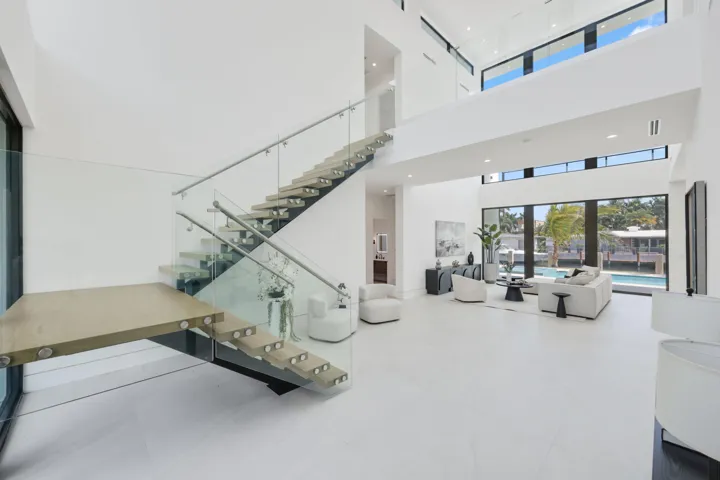 2612 Northeast 4th St - 6.jpg-FULL