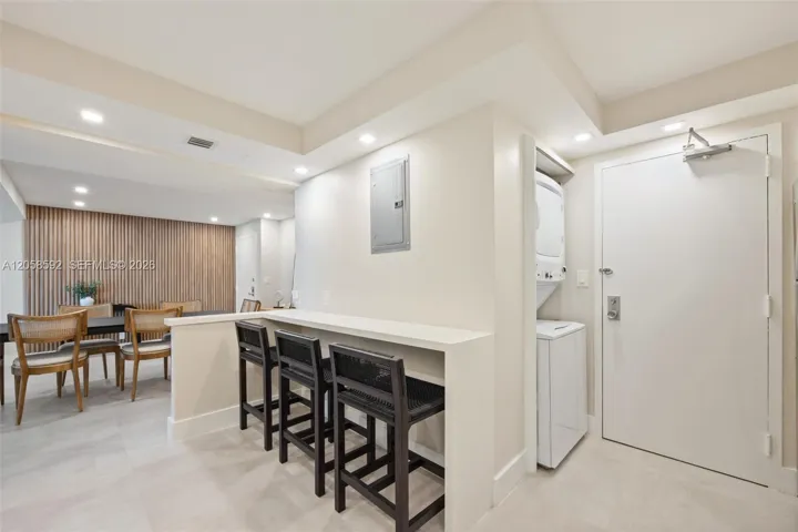 eat-in kitchen bar and washer and dryer