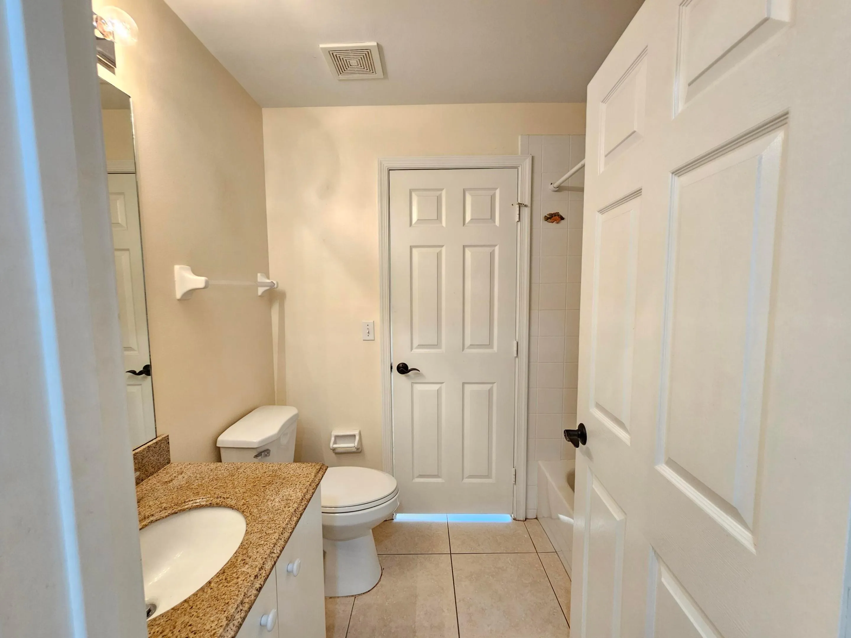 Bathroom 2 (2)