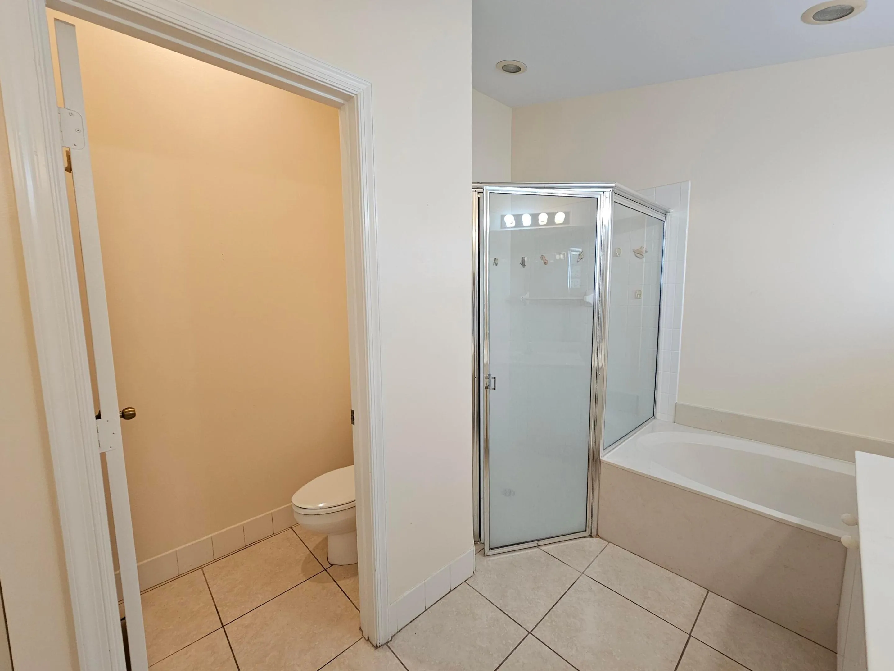 Bathroom 1 (2)