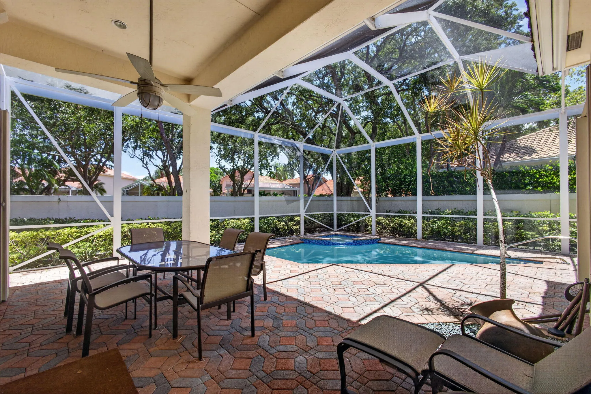 SECREENED POOL AREA