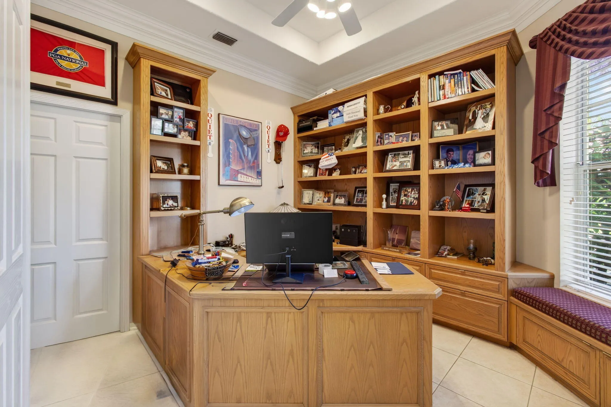 DEN W/BUILT INS
